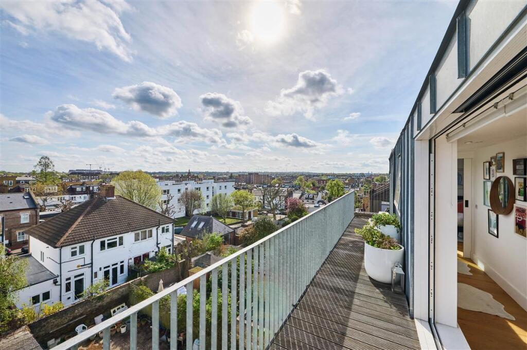 Apartment in London - More
