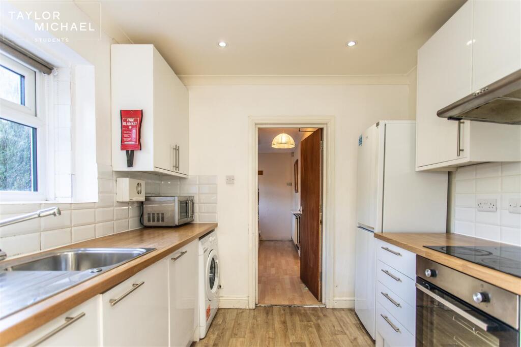 6 bedroom terraced house for rent