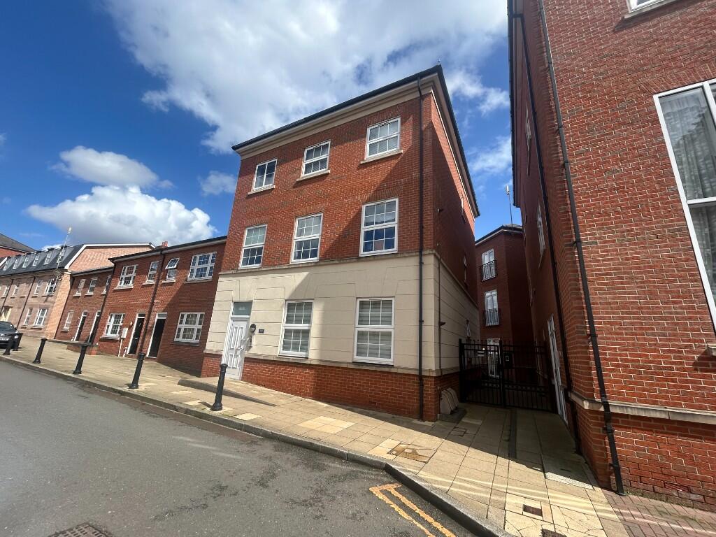 Main Street, Dickens Heath, B90 1GB