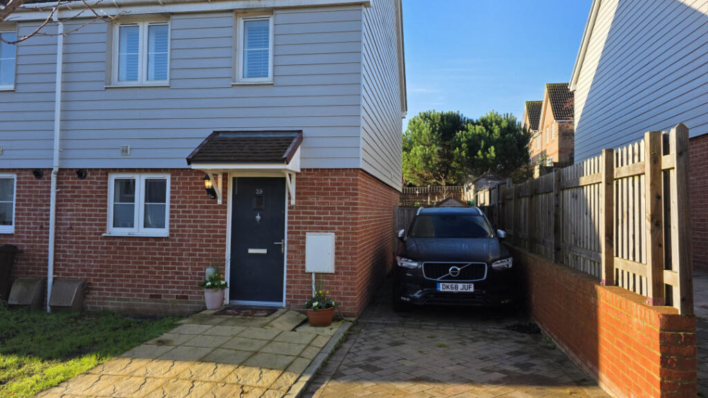 Main image of property: Preston Hall Close, Bexhill on Sea, East Sussex, TN39 5FB