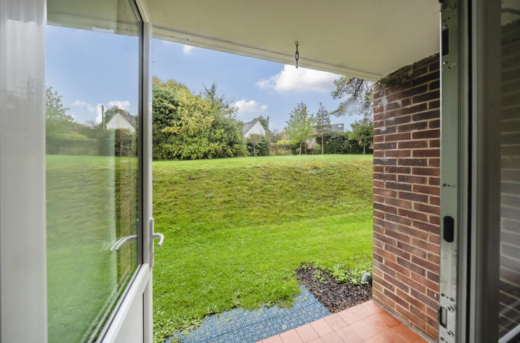 Dove House Close, Wolvercote, North Oxford photo 4