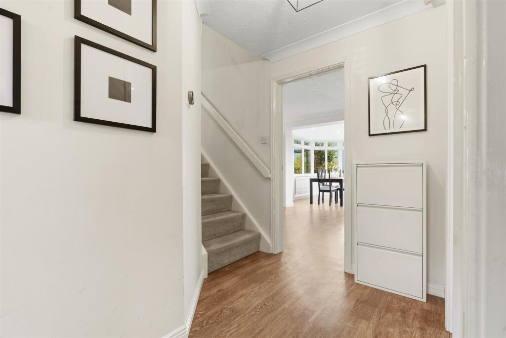 Whitehead Drive, Wellesbourne, Warwick - View 4