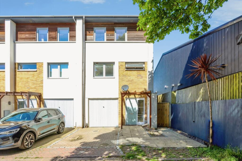 3-bed terraced on Broomhill Way, Poole, BH15, £350,000