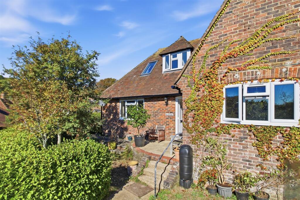 3-bed detached on Dene Close, East Dean, Eastbourne, £600,000