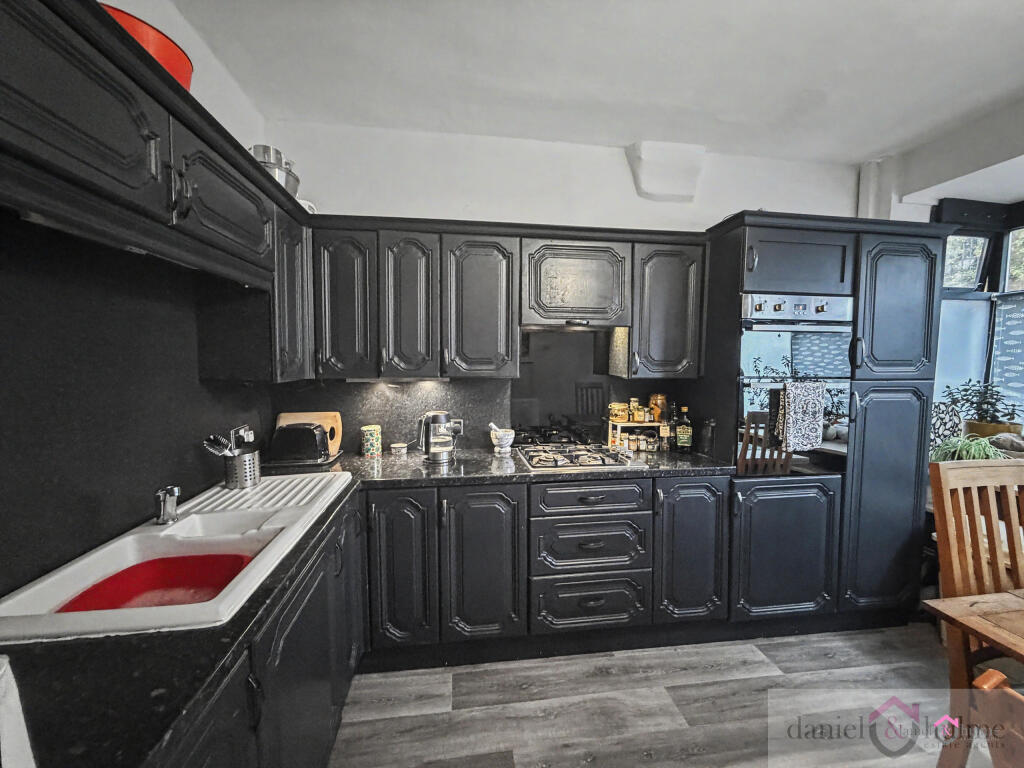 House in Staffordshire Moorlands, Leek - View 4