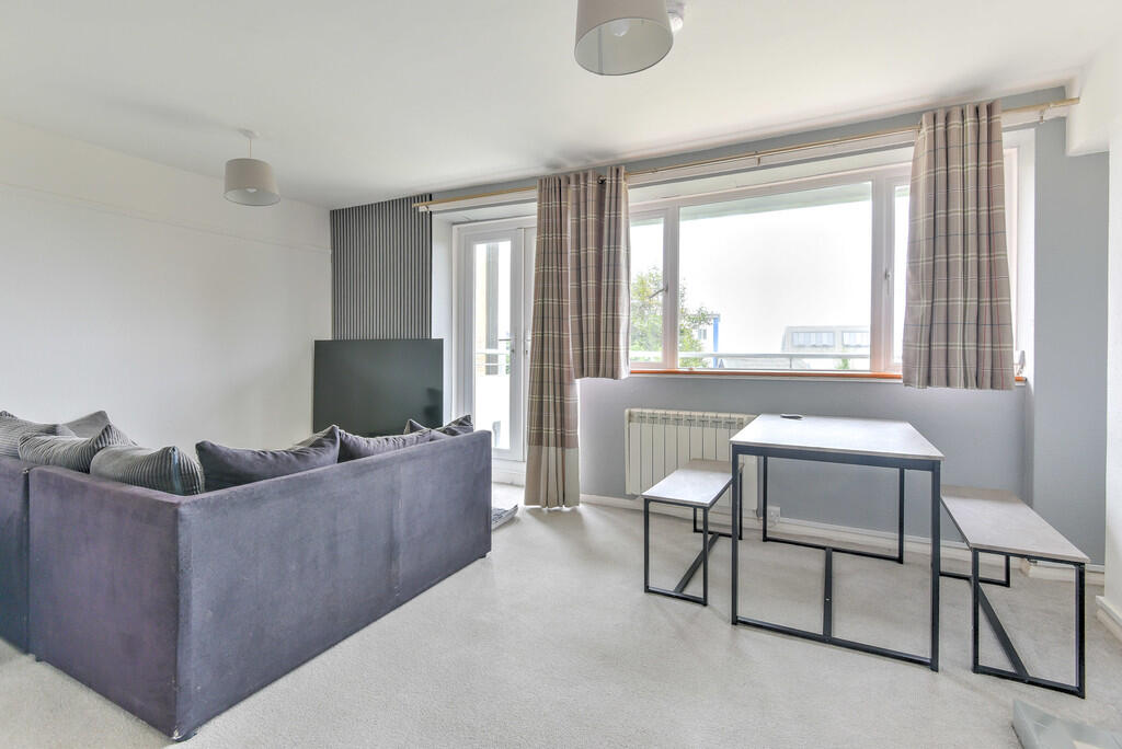 Apartment in Adur, West Sussex - View 5