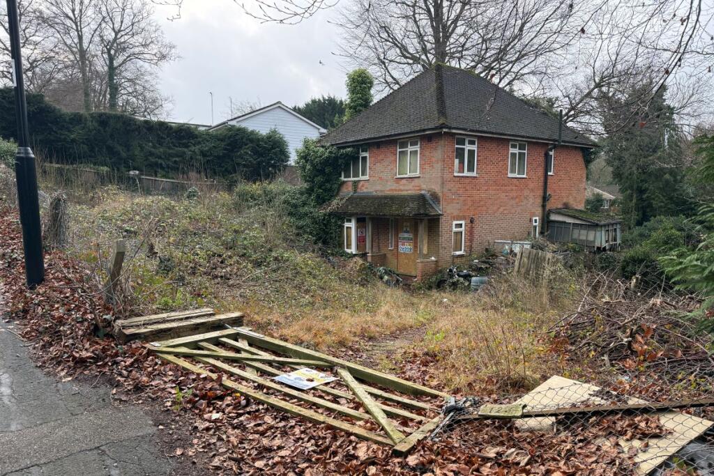 Main image of property: 123 Old Farleigh Road, South Croydon, Surrey, CR2 8QH