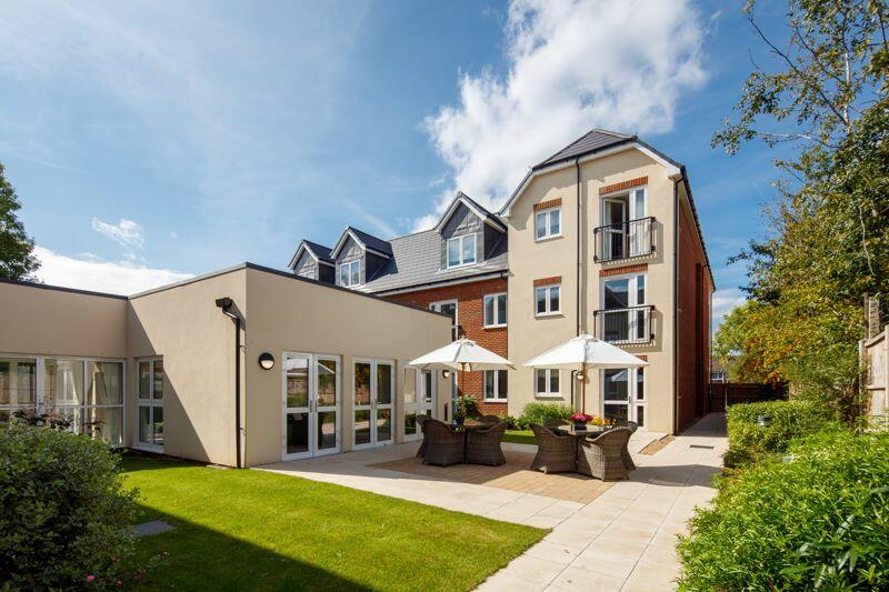 2-bed other on Beaconsfield Road, Slough, Farnham Common, £380,000