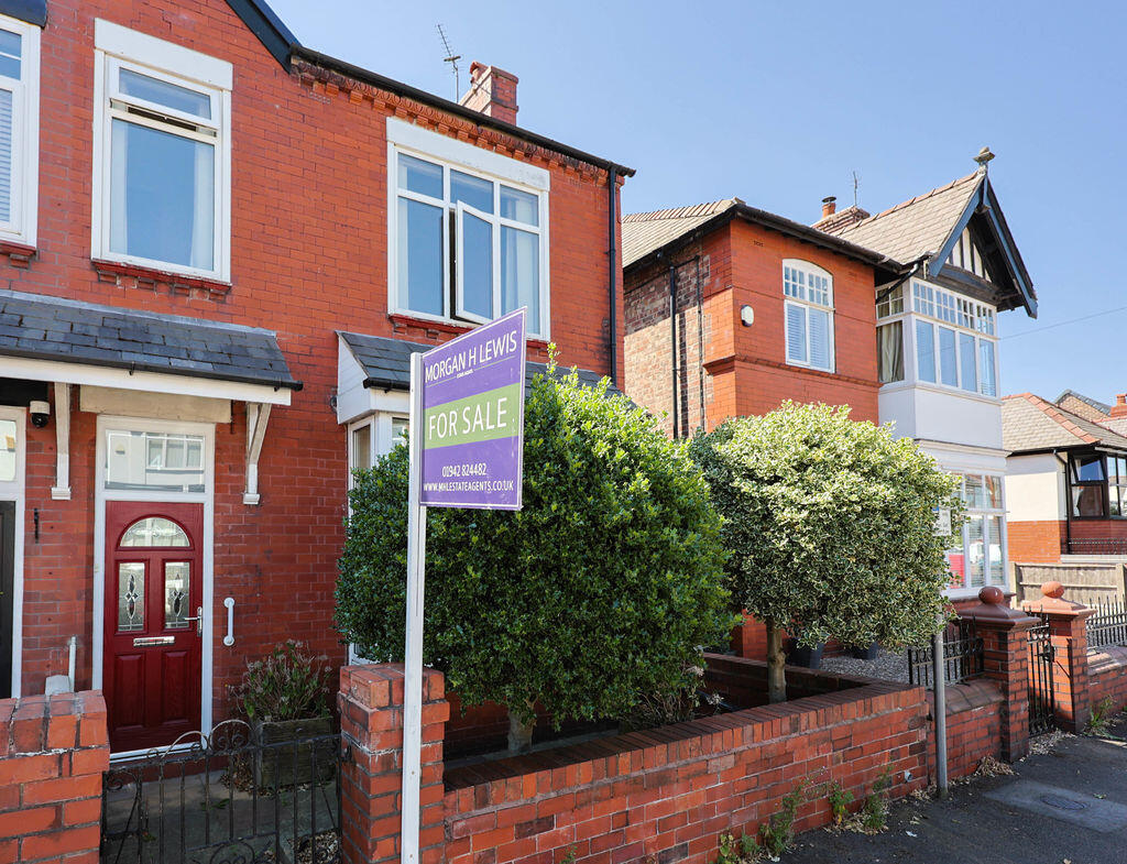 3-bed semi-detached on Clifton Crescent, Wigan, £225,000