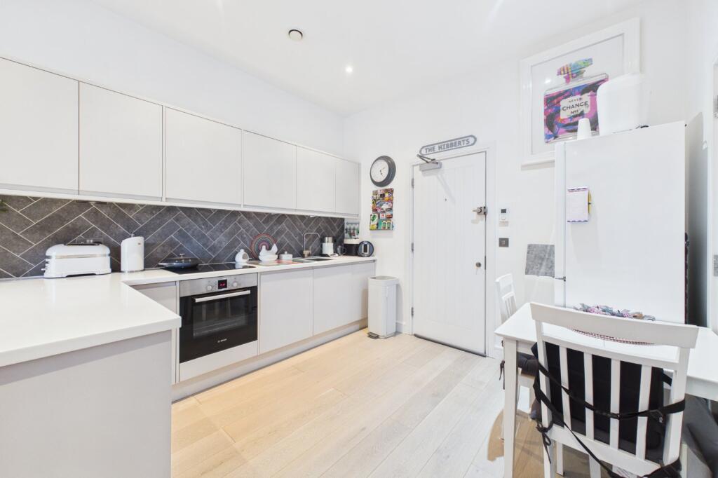 Apartment in Wokingham, Emmbrook - View 5