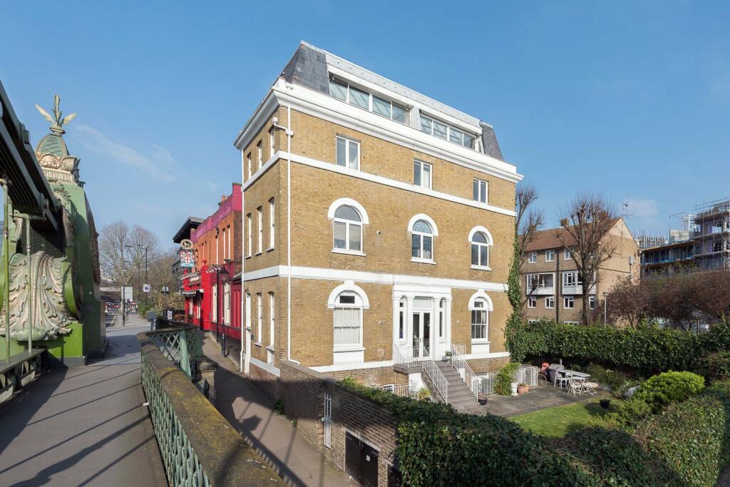 Main image of property: Lower Mall, London, W6