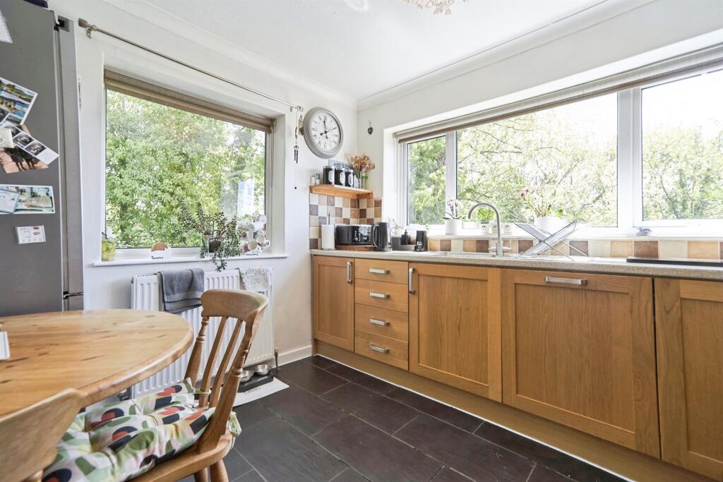 House in Bradford, Keighley - View 5