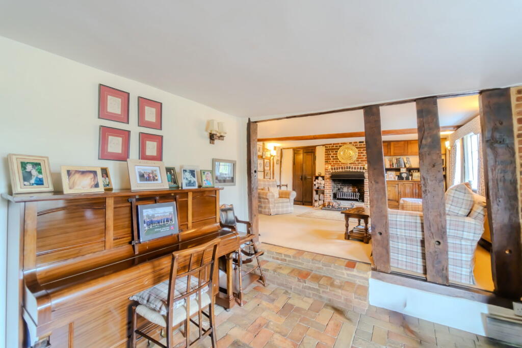 House in Epping Forest, Cannon's Green, Fyfield - More