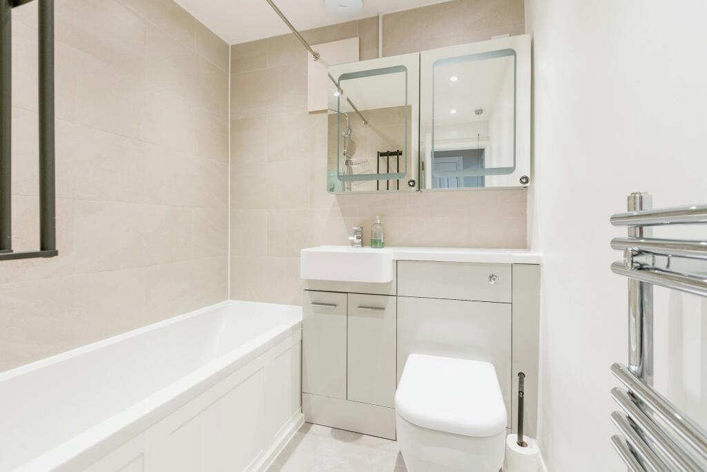 Apartment in London - View 5