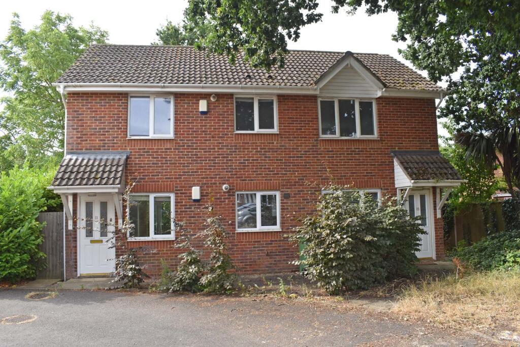 2-bed flat on Coracle Close, Warsash, Southampton, Hampshire, £229,950