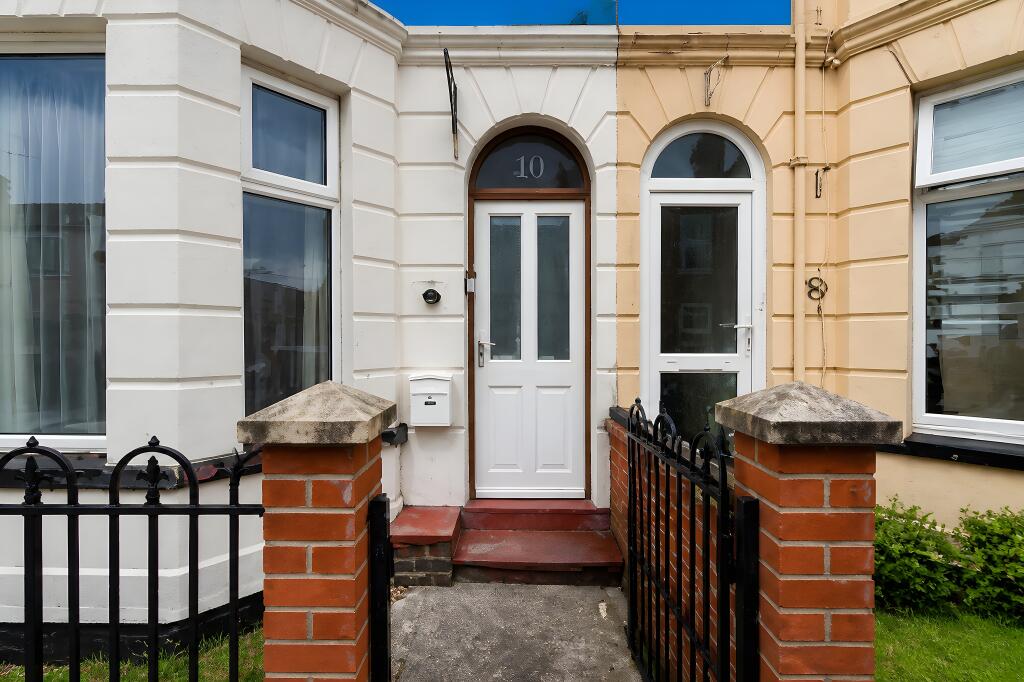 House in Great Yarmouth, Barrack Estate, Southtown - More