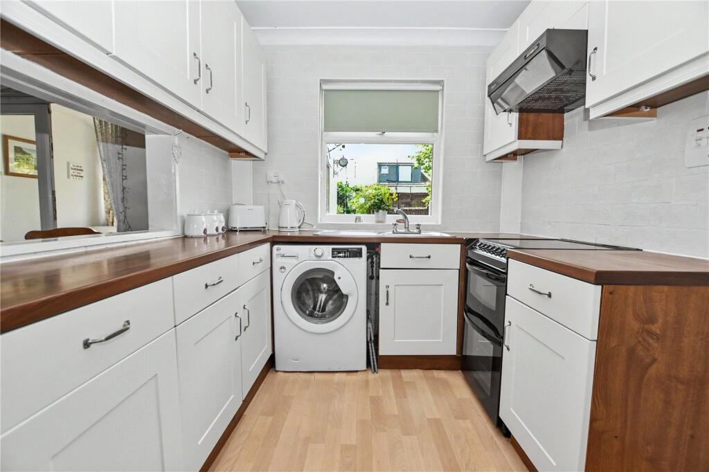 Berkeley Avenue, Bexleyheath, DA7 photo 4