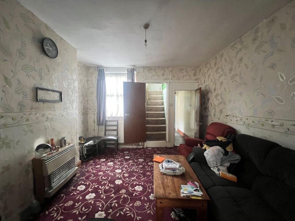 House in Walsall, West Midlands - More