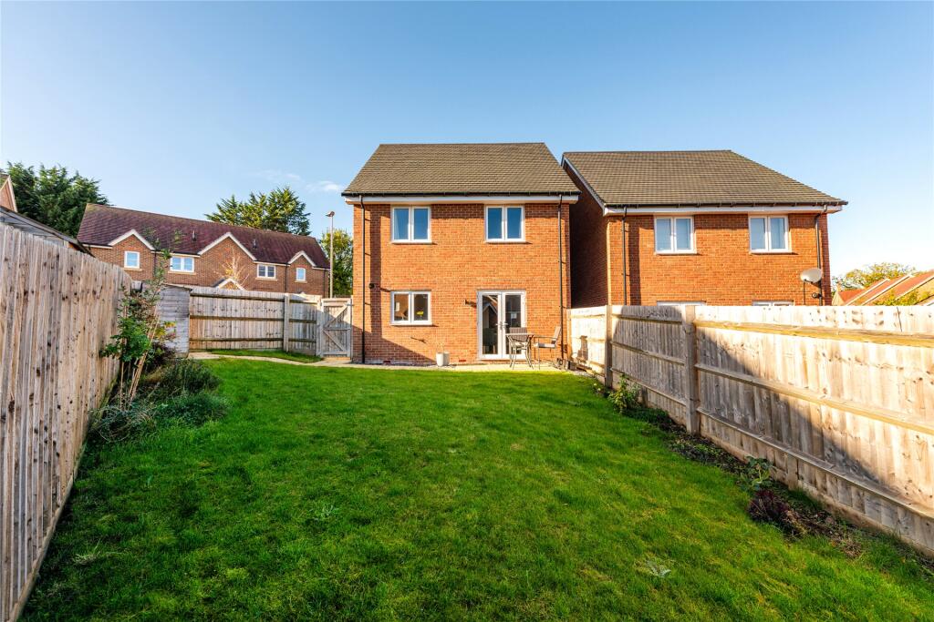 Stairs Lane, Steeple Claydon, Buckinghamshire, MK18 photo 2