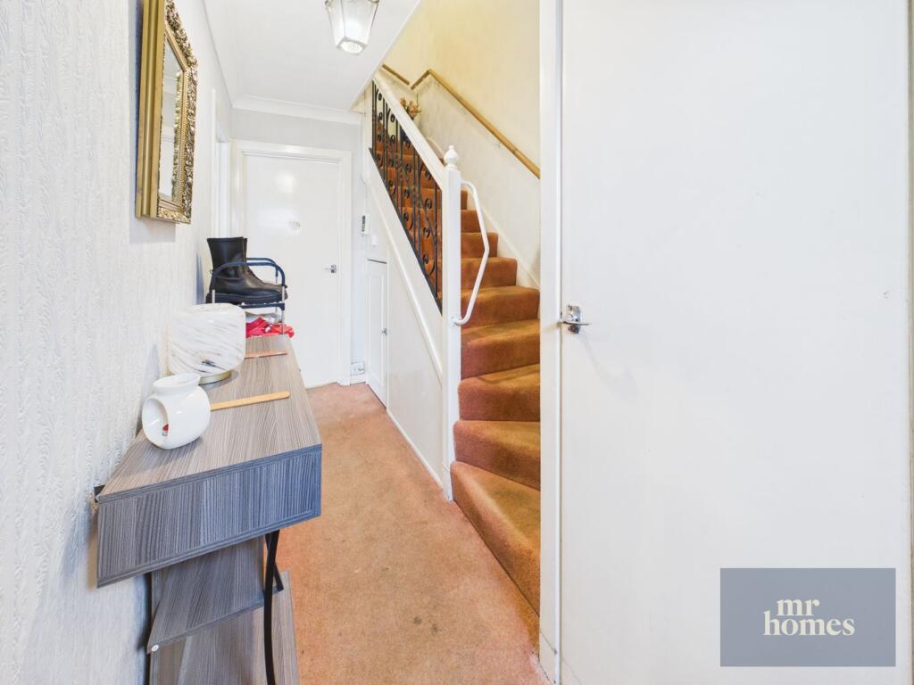 Apartment in Cardiff, Fairwater - View 5