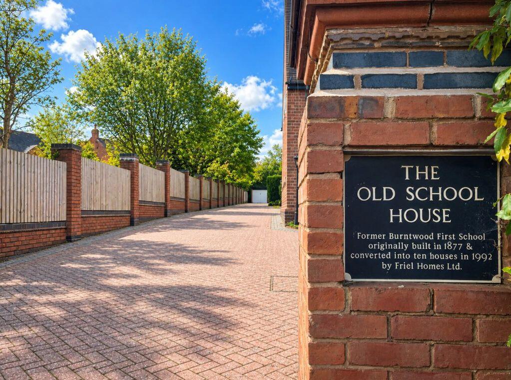 House in Lichfield, Burntwood - View 2
