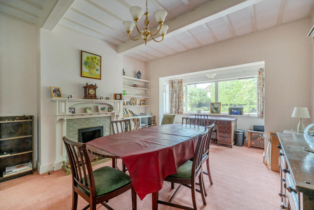 House in Slough, Gerrards Cross - More