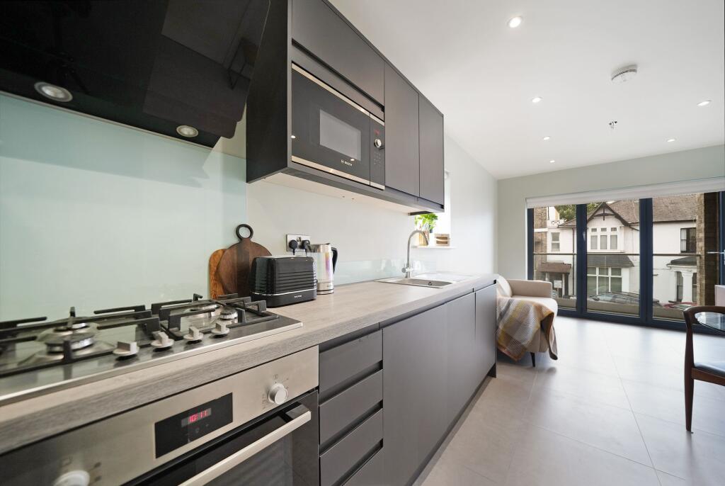 Apartment in Croydon - View 5