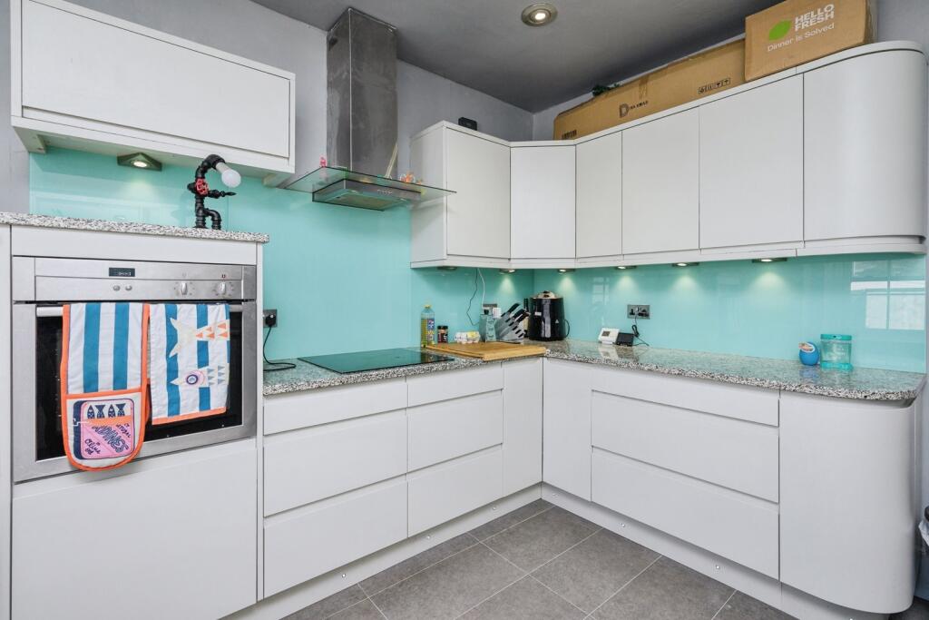 Apartment in Plymouth - View 2