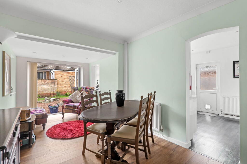6 Lugano Road, Northwick, Worcester.  WR3 7NG photo 4