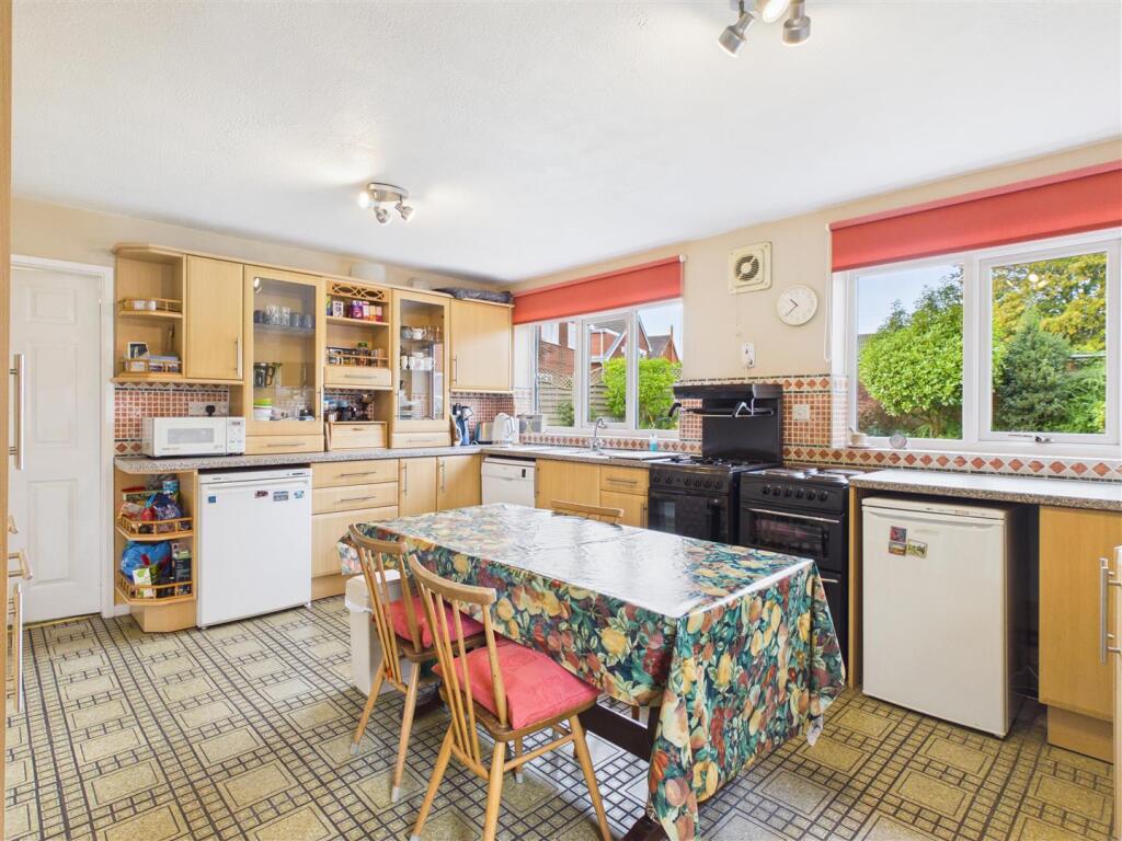 House in Worcester, St Peters, St. Peter the Great County - More