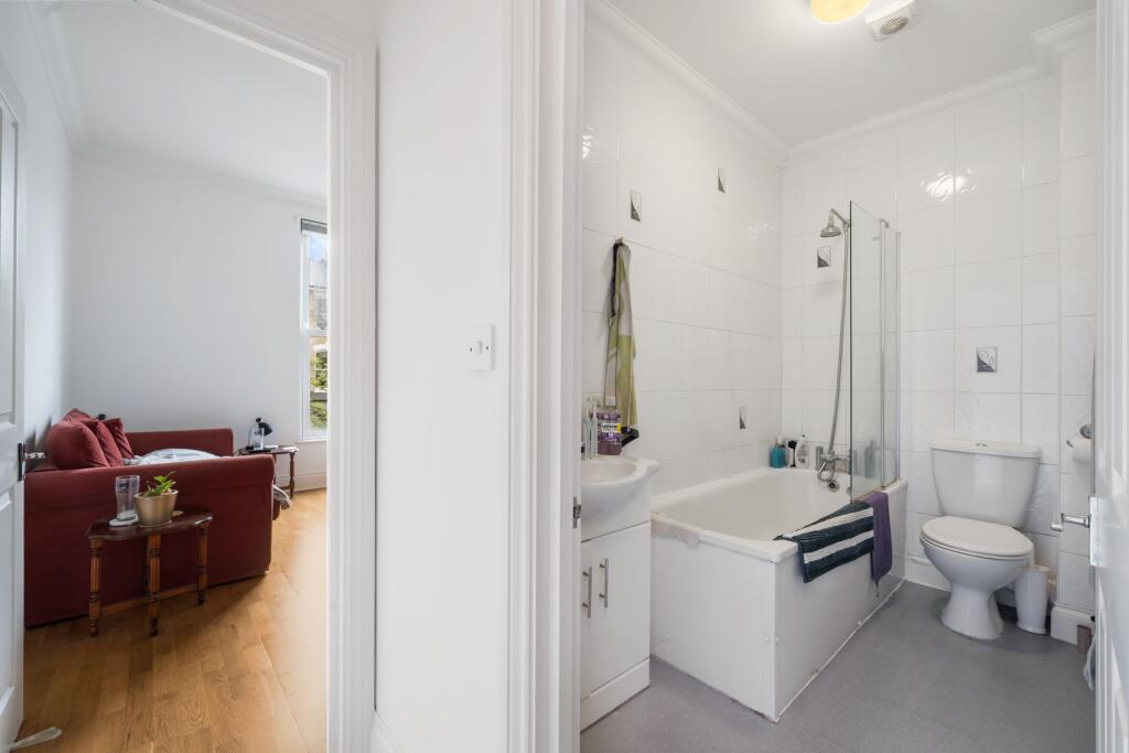 Apartment in London - View 5