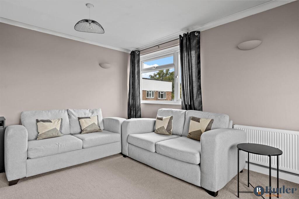Apartment in Stevenage, Pin Green Industrial Area - View 4