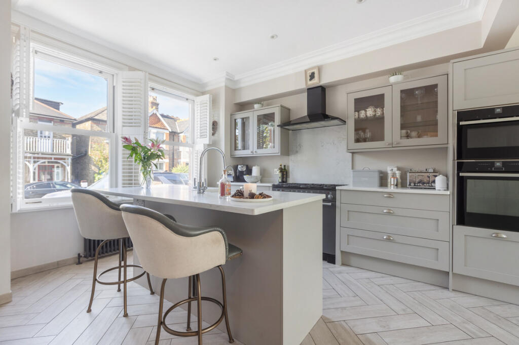 House in London - View 2