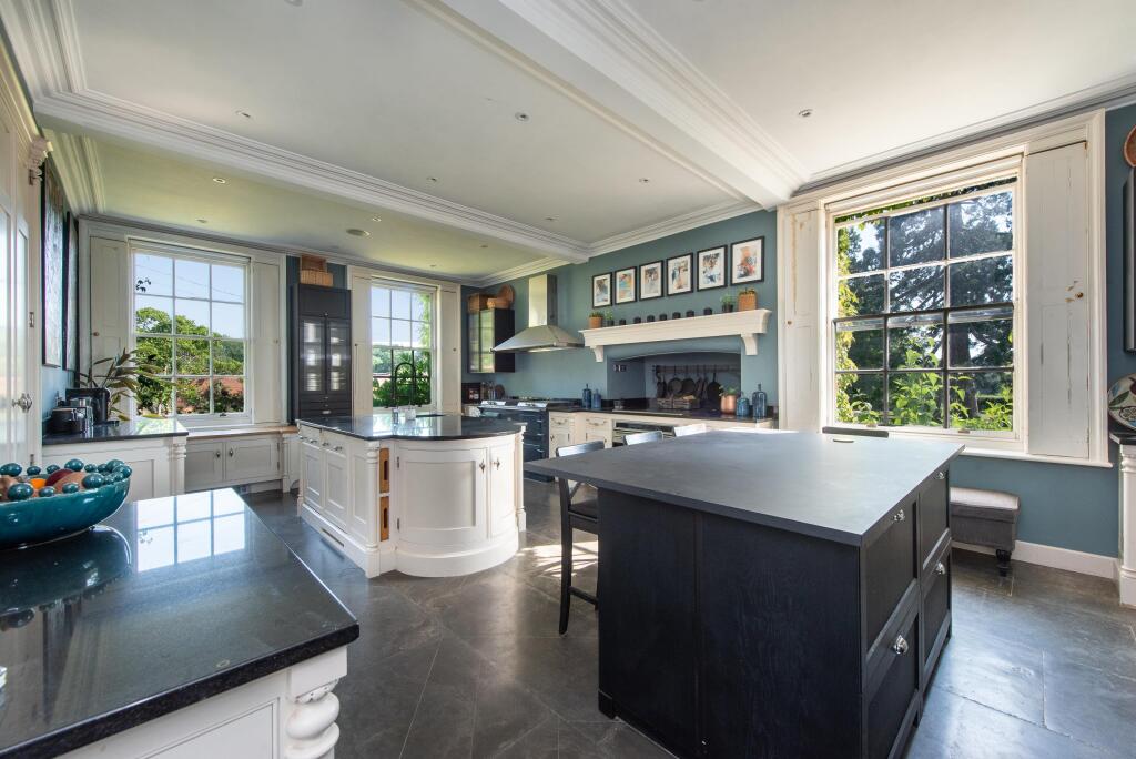 House in Worcester - View 5