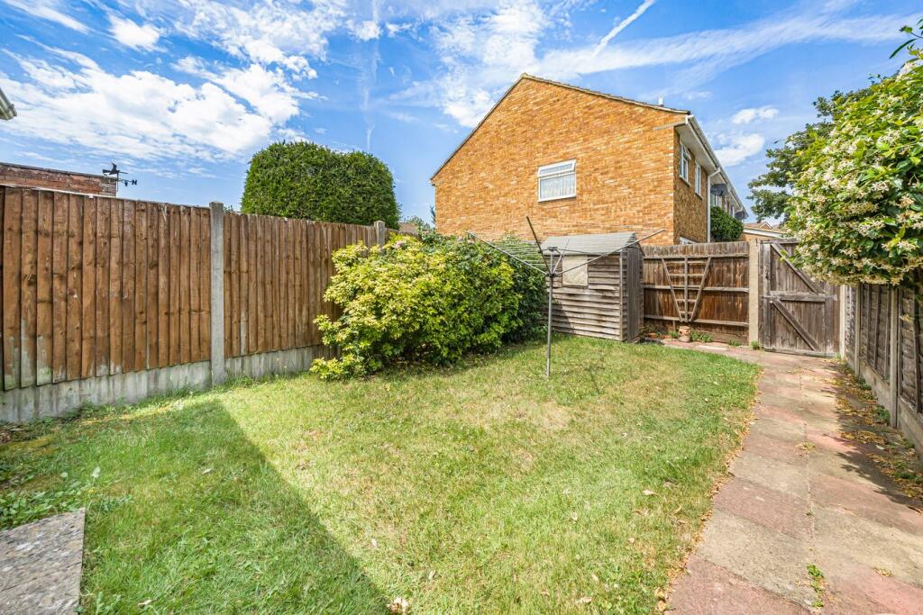 West Close, Ashford, TW15 photo 4