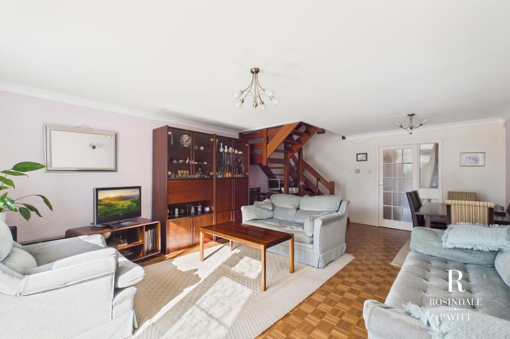 House in Sutton - View 2