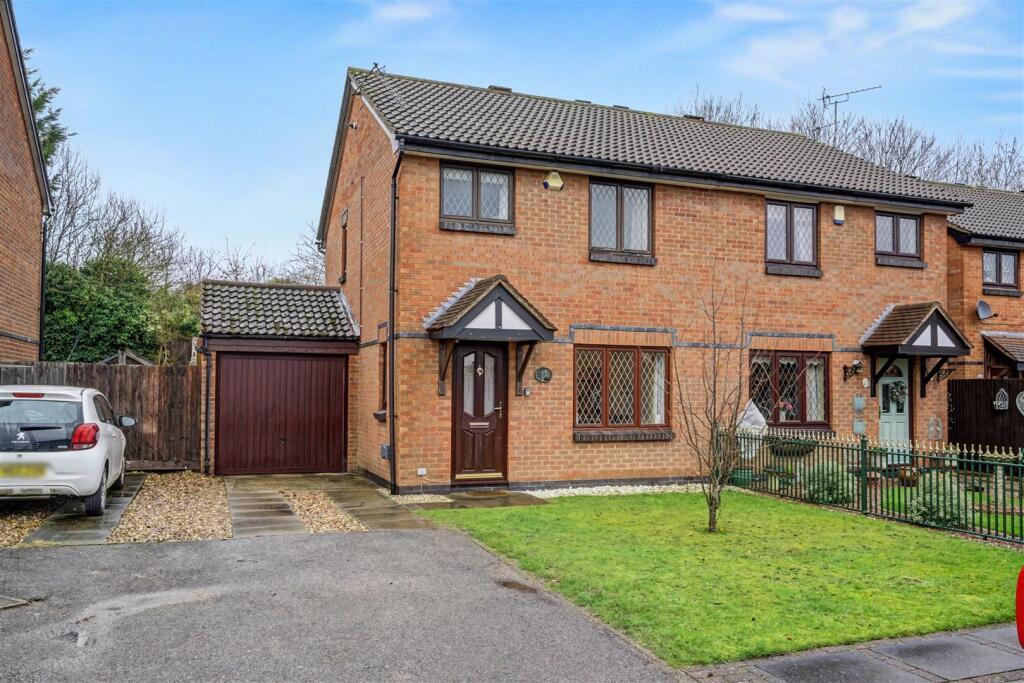 3-bed semi-detached on Courtney Close, Nottingham, £295,000