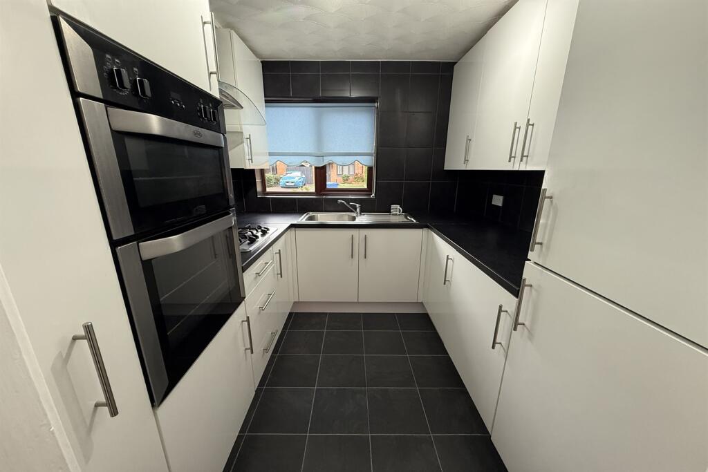 Tasman Close, Old Hall, Warrington, WA5 8QN photo 5