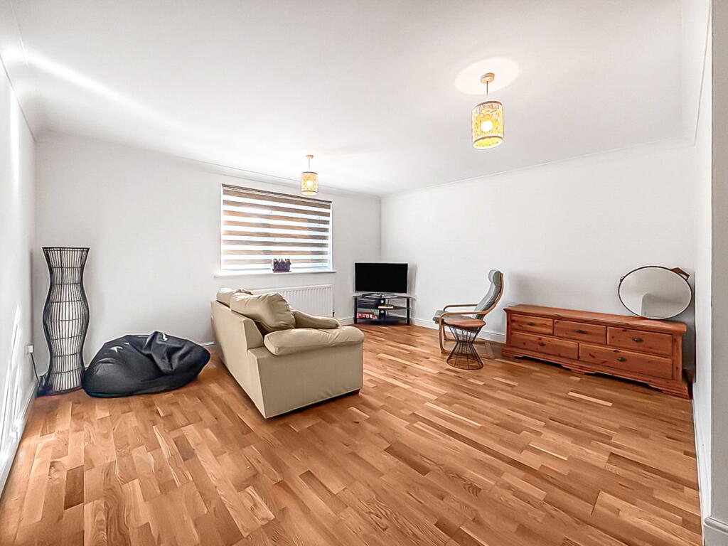 Streamside, Tuffley, Gloucester, GL4 0TA photo 4