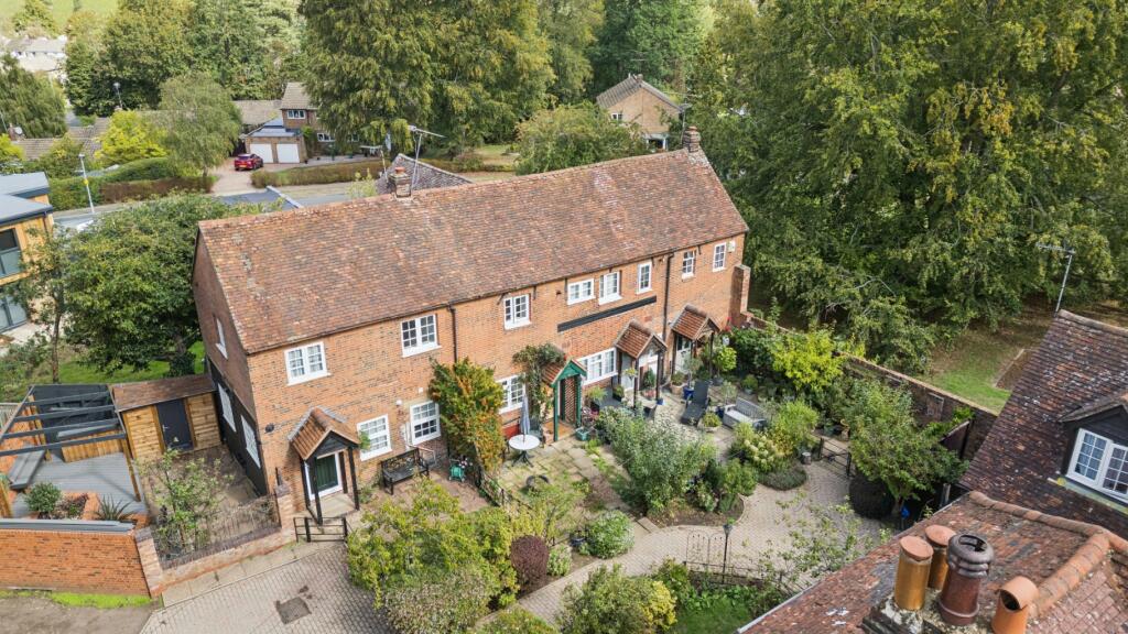 House in Welwyn Hatfield, Hertfordshire - View 5