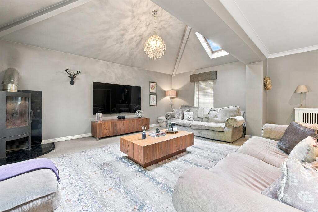 House in Macclesfield, Manor Park, Upton Priory - View 5