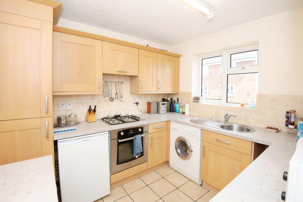 New Road, Datchet, SLOUGH photo 4