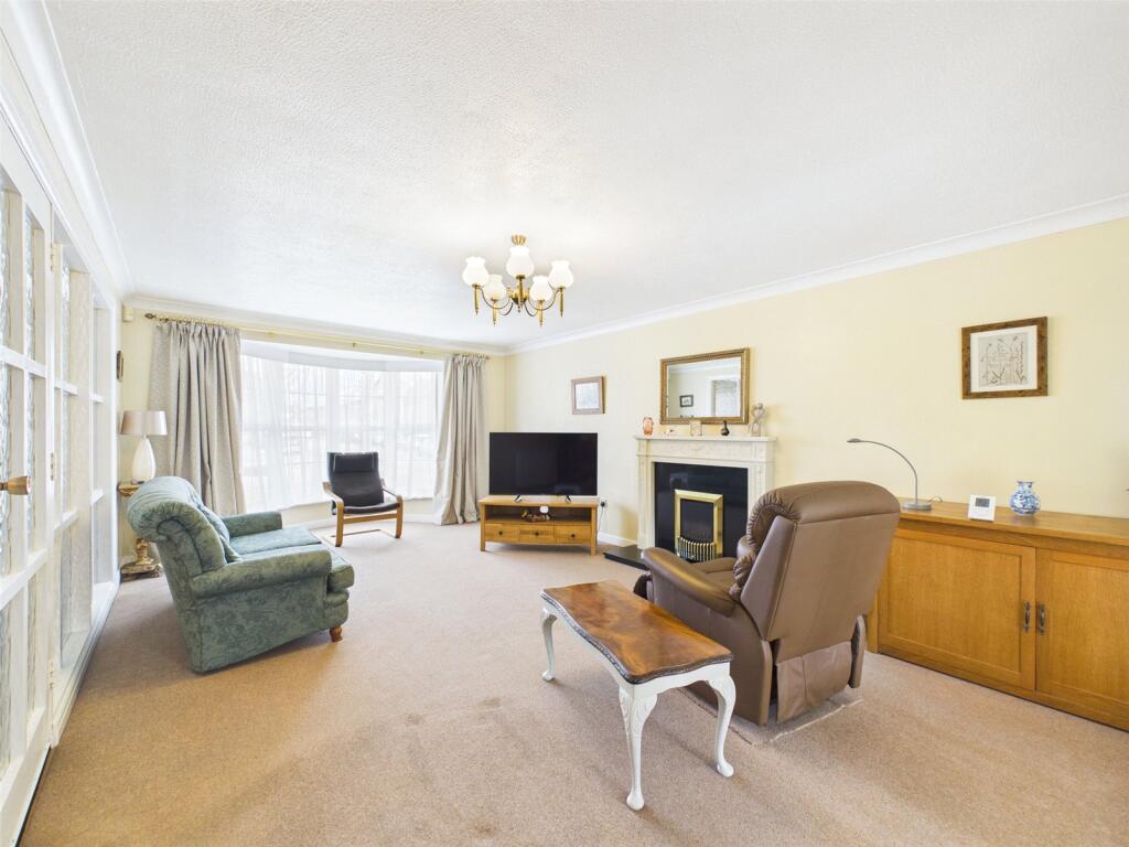 Palmerston Avenue, Christchurch, Dorset, BH23 photo 4