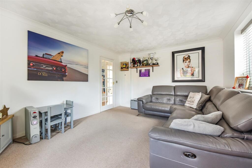 Churchwood Drive, Tangmere photo 4