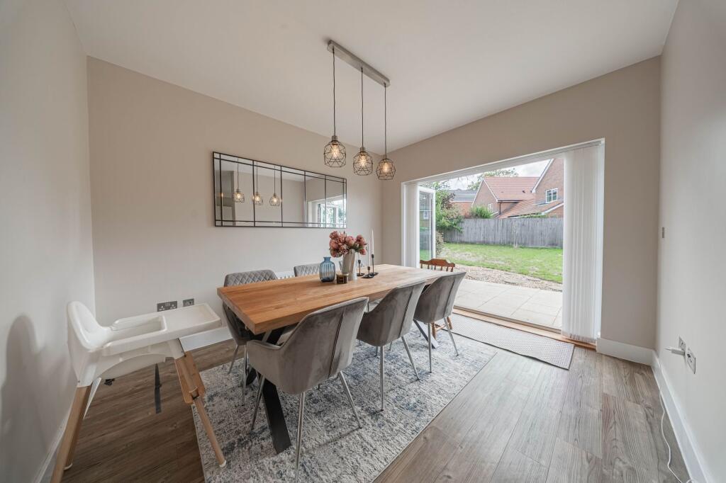 House in Haywards Heath, Ansty and Staplefield - More