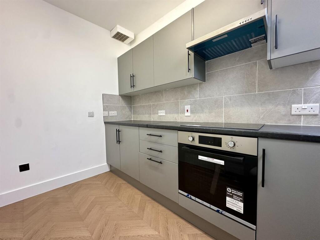 Apartment in Swindon - View 5