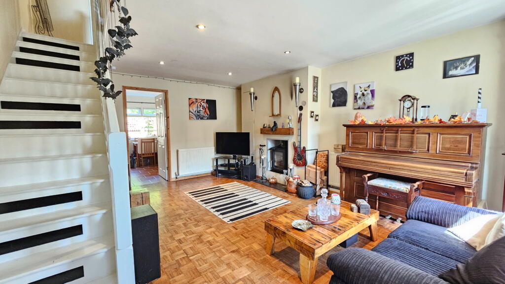 Falkland Garth, Newbury, RG14 6PA photo 2