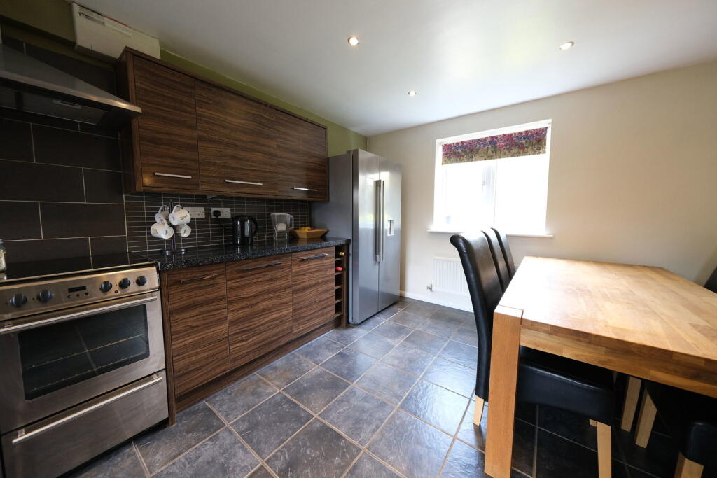 Firs Avenue, Uppingham, Oakham, LE15 9RE photo 4