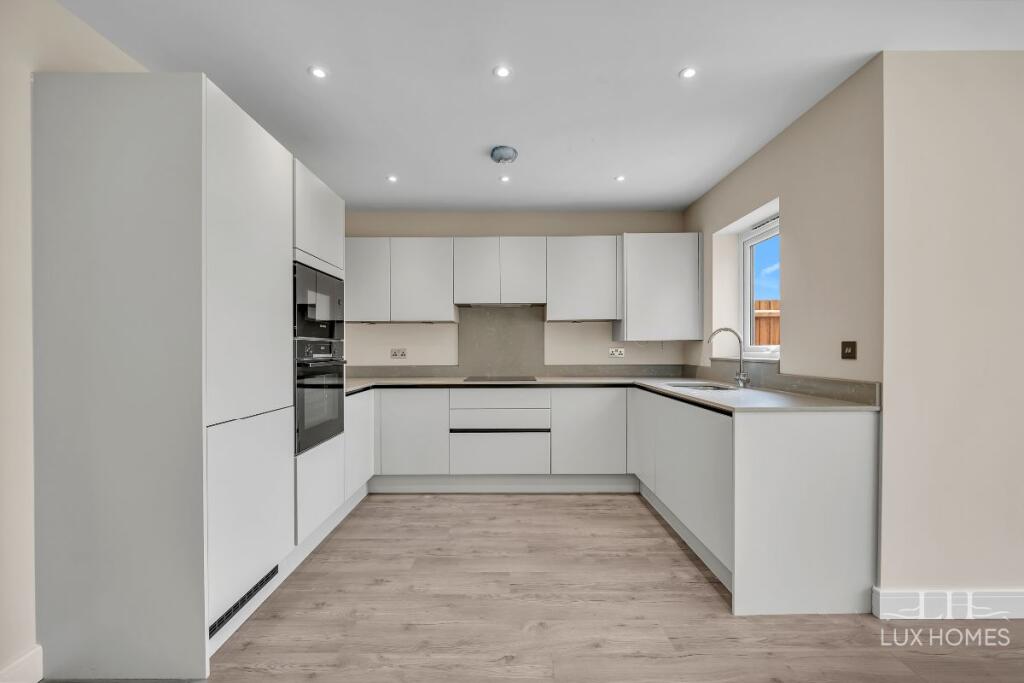 House in Thurrock, Essex - View 4