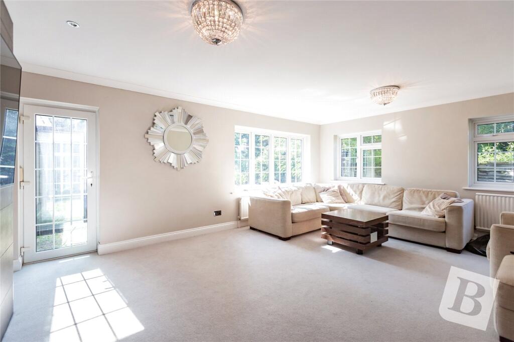 House in Hornchurch, Emerson Park - View 2